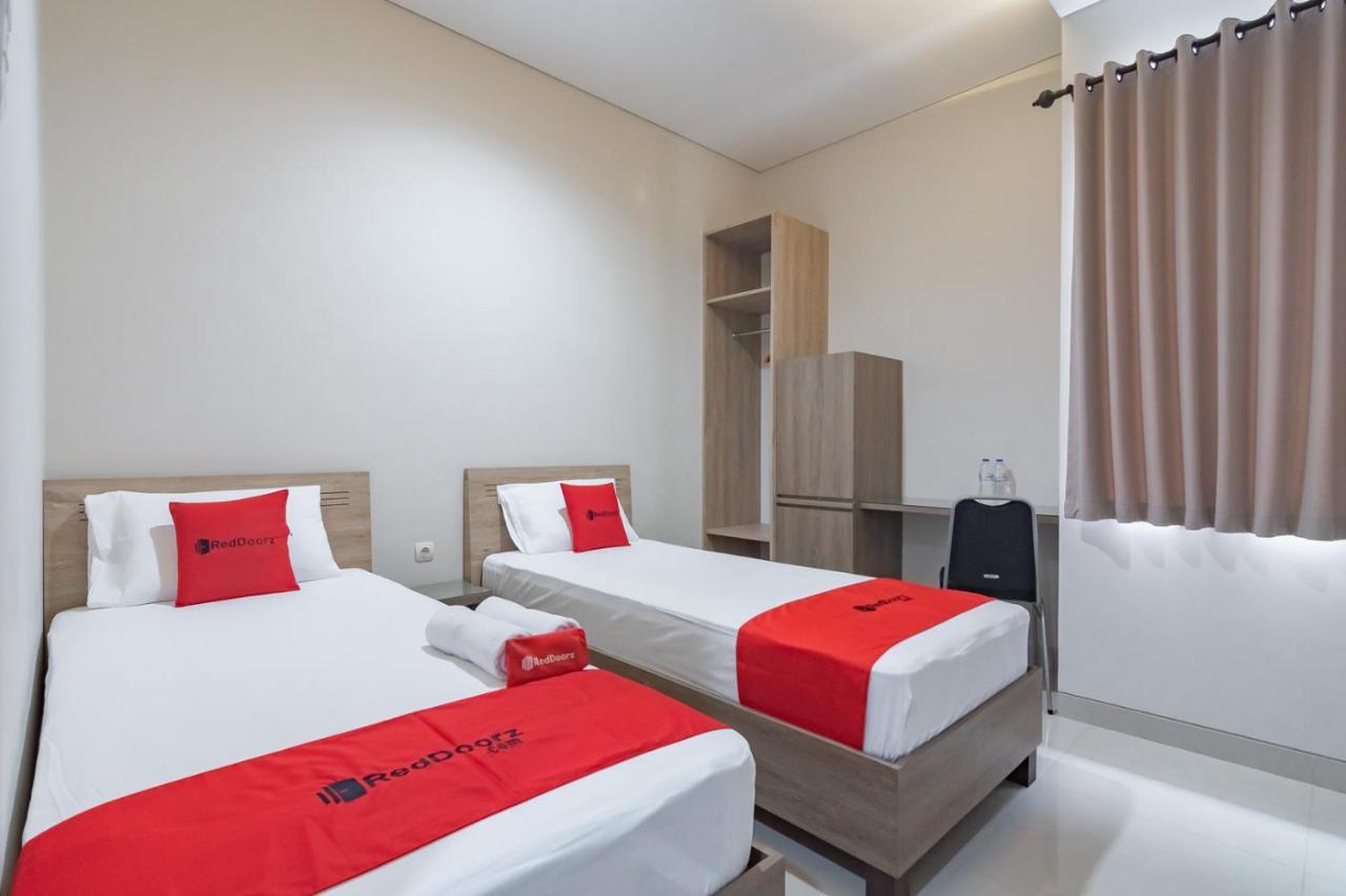 Reddoorz Plus @ Cirebon City Center Exterior photo