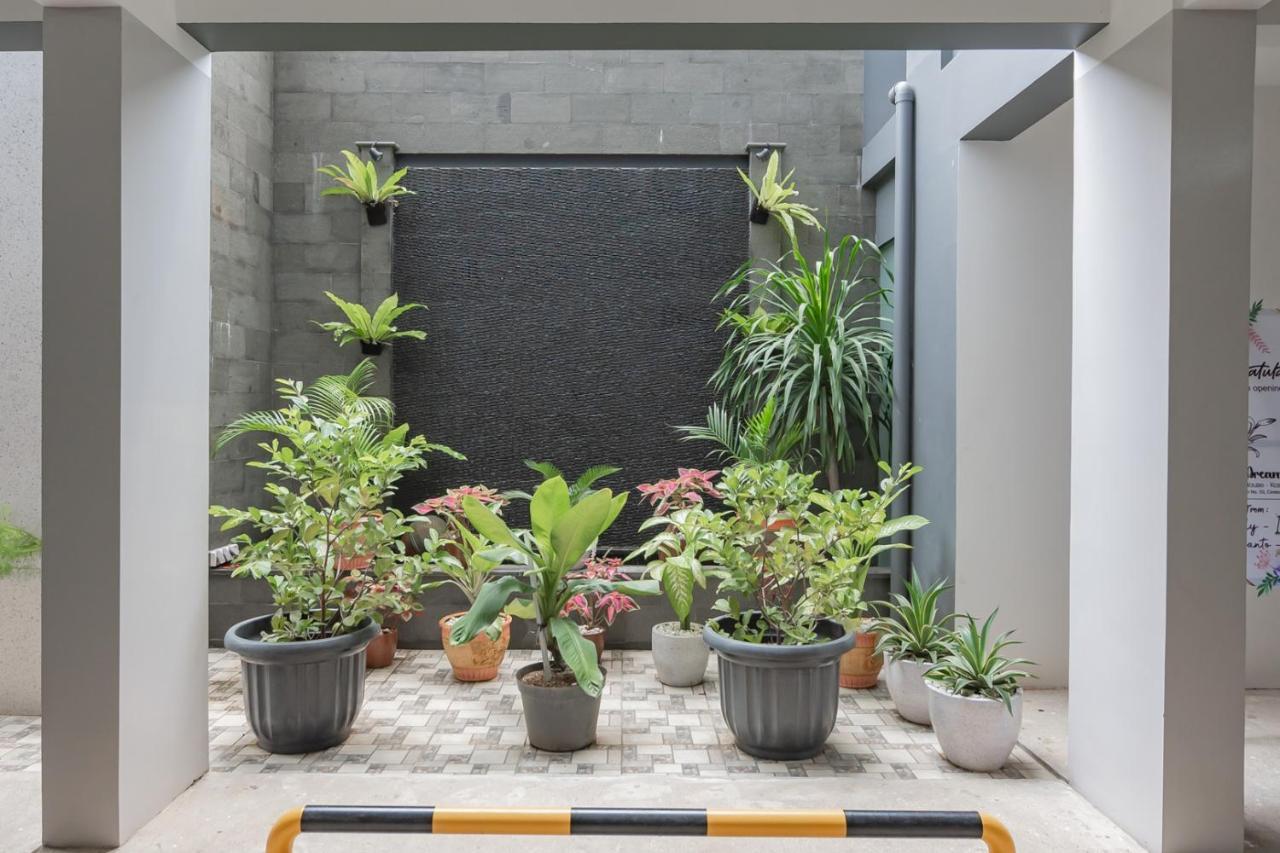 Reddoorz Plus @ Cirebon City Center Exterior photo